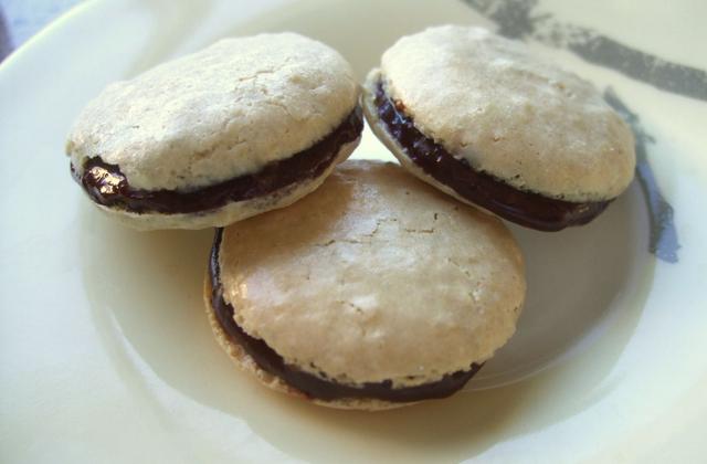 Macarons ganache chocolat-orange - Photo par varions nos plaisirs
