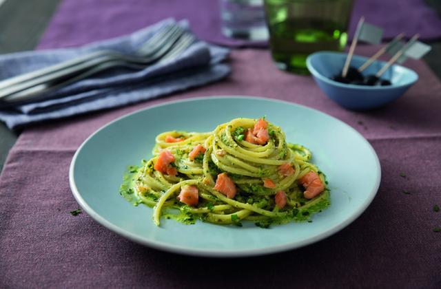 Spaghetti au pesto genovese et au saumon - Photo par Barilla
