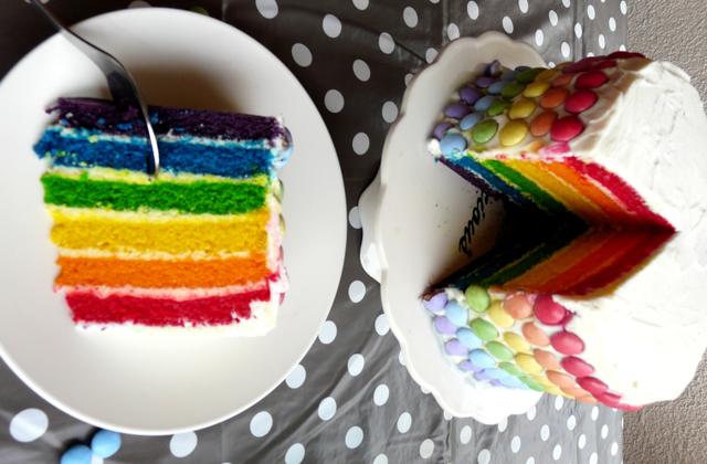Rainbow Cake glaçage au beurre - Photo par Marion's Bakery