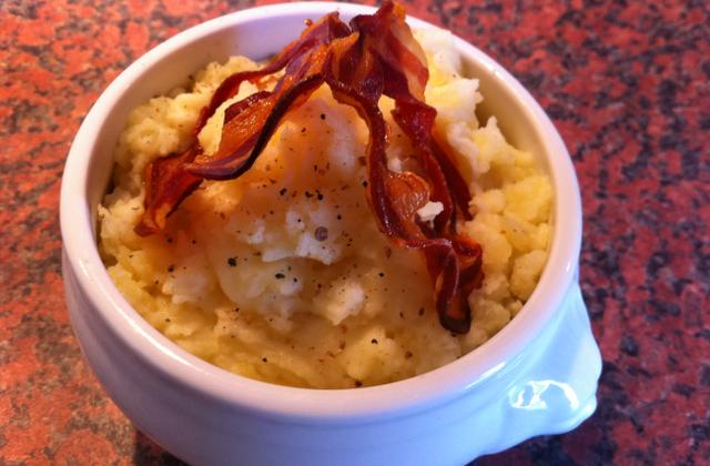 Pressé de pommes de terre au fromage et ses chips de pancetta - Photo par petit_bohnium