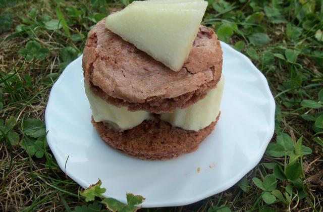 Les poires en millefeuille de macaron chocolaté - verob