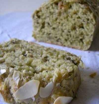 Cake moelleux aux olives vertes et aux amandes - Photo par chezpe