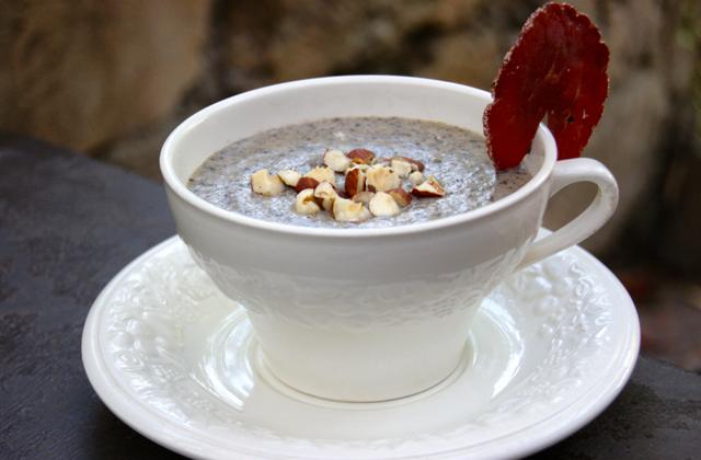 Velouté de cèpes aux noisettes, chips de speck - Photo par La ptite cuisine de Pauline