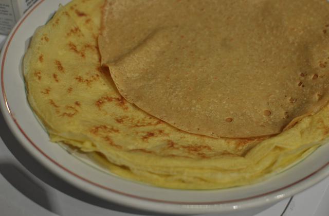 Crêpes à l'épeautre et lait d'amande - Photo par poyane