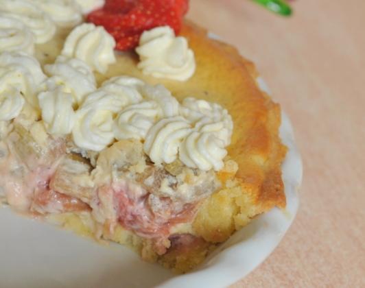 Tarte fraise-rhubarbe et sa chantilly lemon curd - Photo par Snapulk