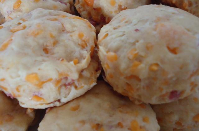 Scones à la moutarde, mimolette et jambon cru - Photo par titegrenouye