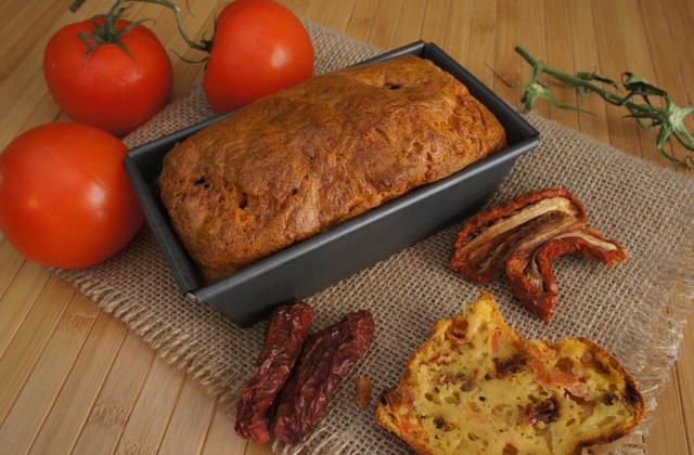 Cake moelleux aux 2 tomates - le book gourmand