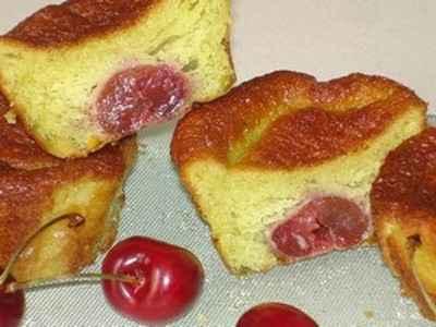 Petits gâteaux au yaourt, cerises et pistaches - Photo par zinabb