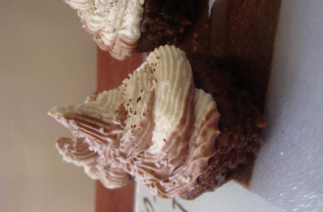 Cupcake Chocolat/Courgette aux chantilly Noix de Coco/ Chocolat - Photo par audreyWH