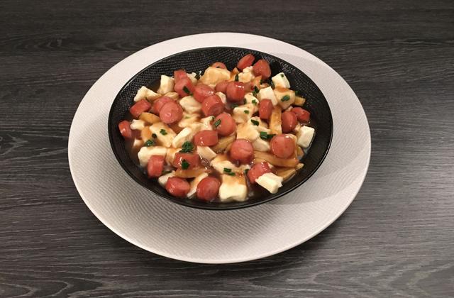 Poutine saucisses - Photo par aymerikb