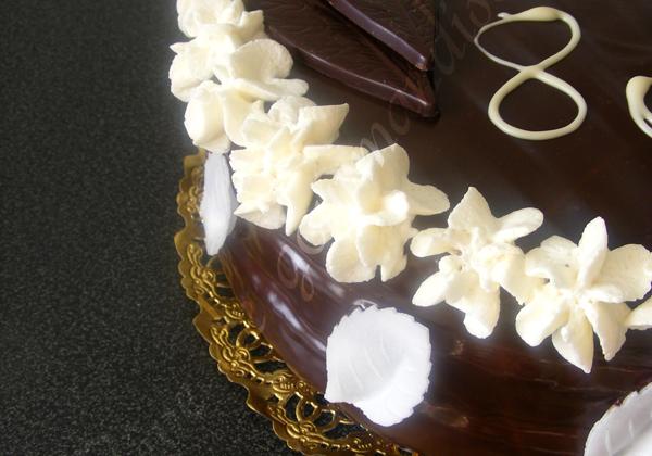 Gâteau d'anniversaire chocolat chantilly - Photo par Sabrin