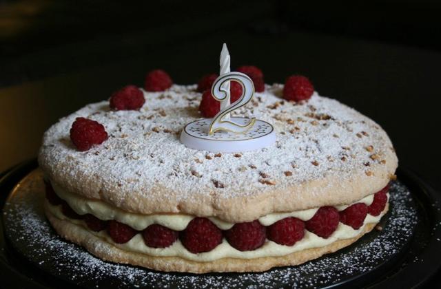 Gâteau d'anniversaire aux framboises - Photo par Émi - La Tarte au fromache