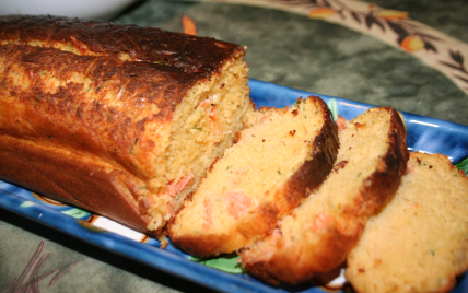 Cake extra moelleux au saumon, crabe et ciboulette - Photo par sophistiquée