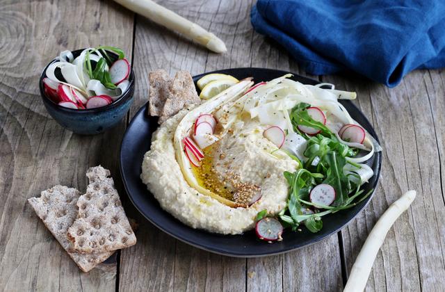 Houmous aux asperges des Sables des Landes IGP, radis et roquette - Photo par Silvia Santucci