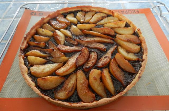 Tarte à la purée de pruneaux et poires caramélisées - Photo par momo27670