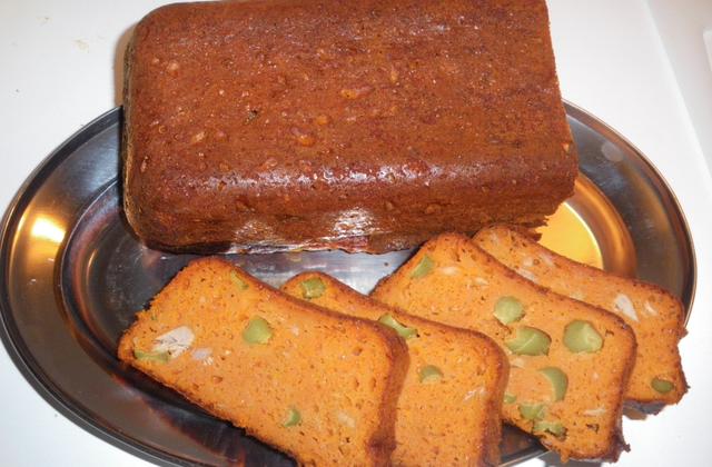 Cake au thon, tomate et cornichons - Photo par julyde
