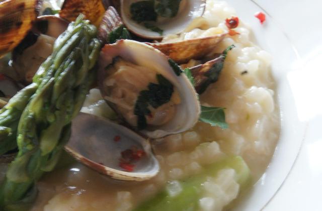 Risotto aux asperges vertes et aux palourdes - Photo par La cuisine de Sophie
