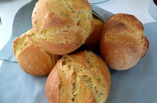 Petites boules de pains au sésame et curcuma - vision-plaisir
