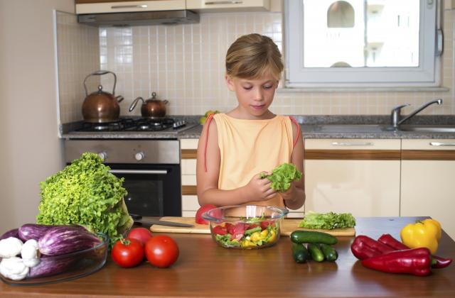 Baby Top Chef : 10 choses à faire avec vos enfants pour leur donner le goût de cuisiner - Bérengère