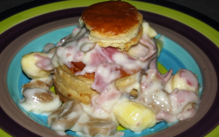 Bouchées à la reine quenelle et jambon - Photo par Kokille