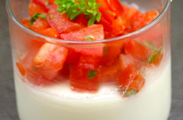 Panna cotta au chèvre et son tartare de tomates - Photo par La ptite cuisine de Pauline