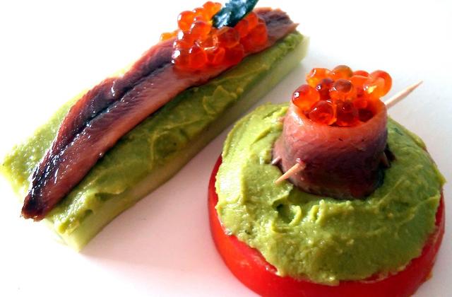 Canapés de concombre et de tomate aux sardines - Photo par malikele