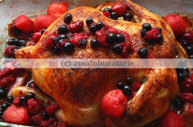 Poulet cuit au four avec pommes, fraises et baies - gabrievc