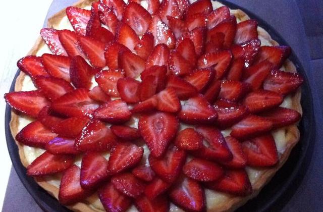 Tarte aux fraises, menthe et crème pâtissière - Photo par 750g