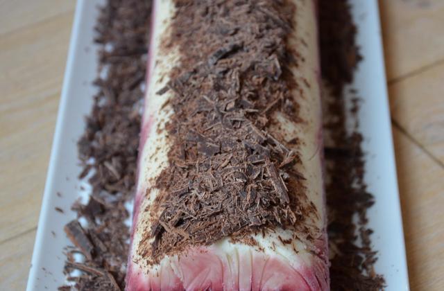 Bûche glacée façon forêt noire - Photo par au pAys des déLICEs