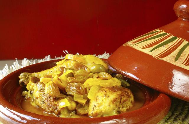 Tajine de poulet au citron confit, fenouil et aubergine - Photo par Chef Damien