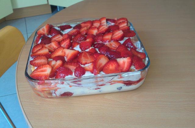 Tiramisu aux fraises et fruits rouges - laurieHI