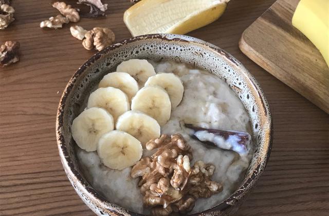 Porridge banane, cannelle et fleur d'oranger - Photo par Catr Ennada