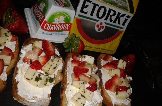 Crostinis d'Etorki, Chavroux fraise basilic - Photo par darton