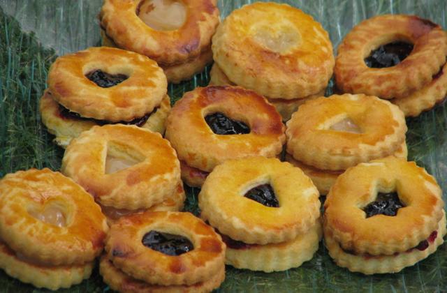 Sablés à la fécule de pomme de terre fourrés à la confiture - Photo par Membre_246200
