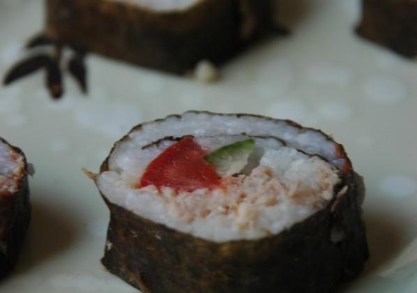 Maki au thon comme une salade riz - Photo par tentat