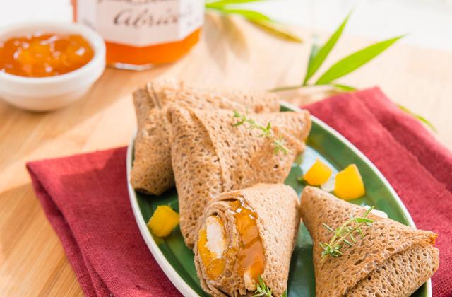 Crêpes façon samossas de poulet à la confiture d'abricots - Photo par Bonne Maman
