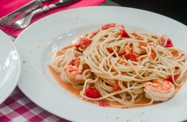 Poêlée de gambas nouilles chinoises piquata ! - Photo par jennifer oliver