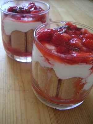 Verrine façon charlotte aux fraises - Photo par 750g