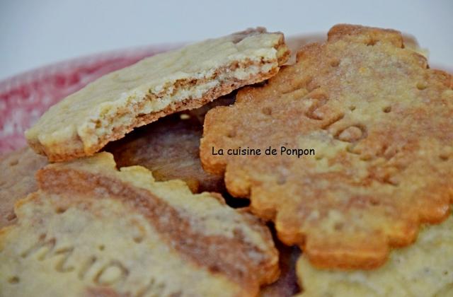 Biscuit aux amandes, poudre de combava et cacao - Photo par Ponpon
