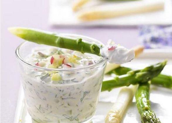 Duo d'asperges 'à dipper' au Chavroux® - Photo par Quiveutdufromage.com