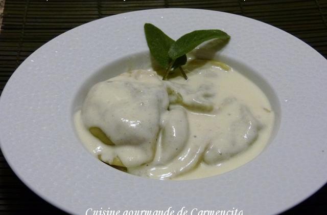 Raviole aux épinards chèvre frais ricotta et pignons sauce au parmesan - Photo par Carmen
