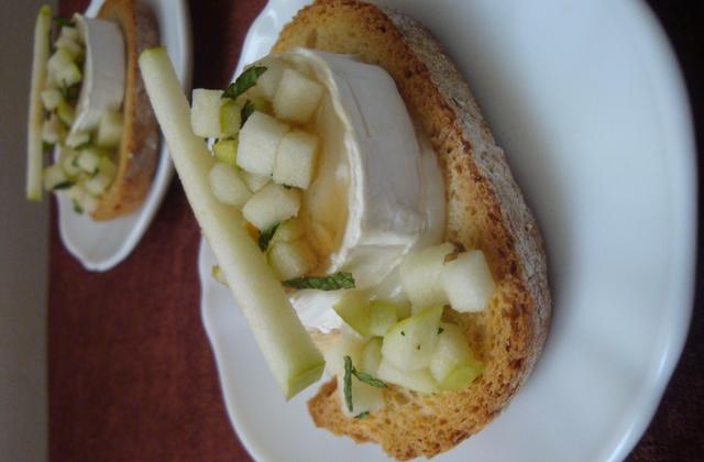 Tartine chèvre chaud miel, pomme granny menthe - Photo par audreyWH