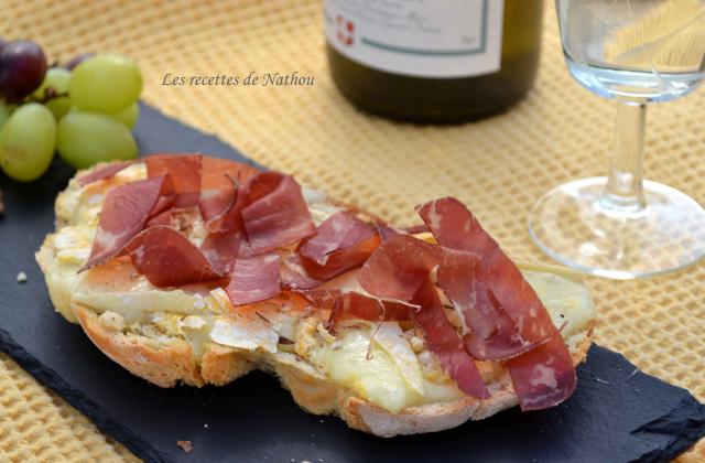 Bruschetta au Reblochon, huile citronnée, noix et jambon - Photo par Communauté 750g