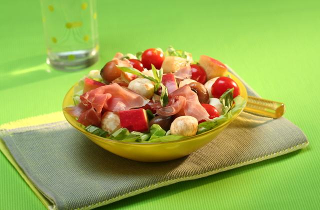 Salade de mozzarella, tomates et pommes fruits - Photo par Amora