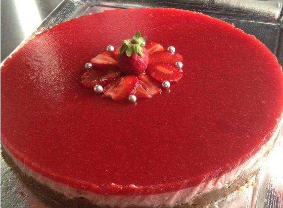 Mon bavarois à la fraise base galette bretonne ou génoise - Photo par sabbel
