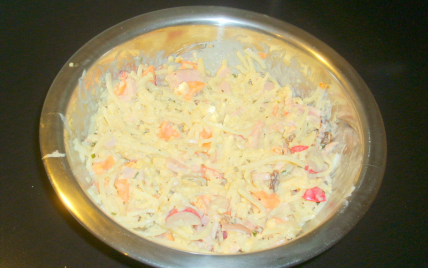 Salade céleri, carottes, radis et sa sauce blanche - Photo par adelinaK