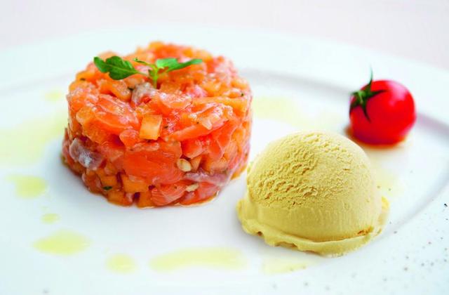 Tartare de saumon et sa glace à la moutarde - Photo par 750g
