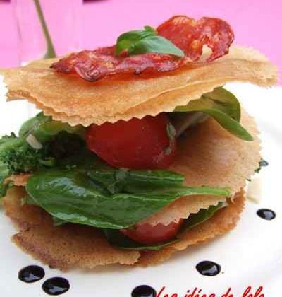 Mille-feuille de légumes printaniers croquants et une sucette de tomate cerise en habit de caramel et sésame - lapopotedelolo