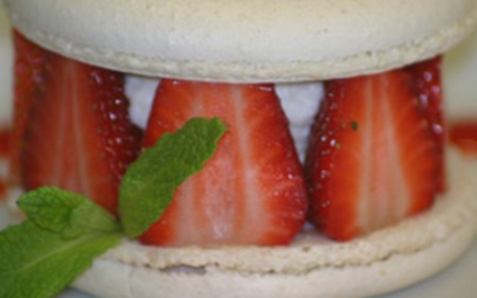 Macarons à l"amande fourrés aux fraises du Périgord - AAPrA