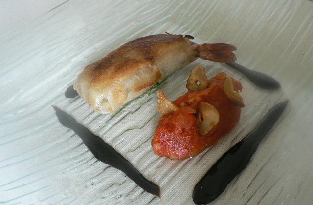 Croustillant de gambas, concassée de tomates rouelle d'ail - Photo par philippev